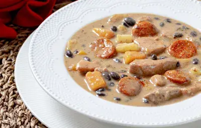 SANCOCHO DE HABICHUELAS NEGRAS Y COCO SANCOCHO DE HABICHUELAS NEGRAS Y COCO
