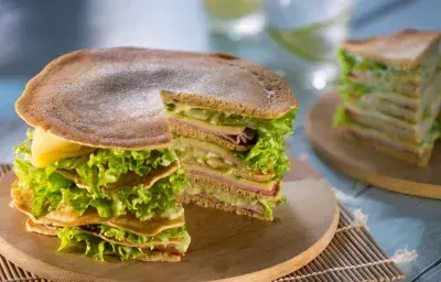 TORTA DE CREPES CON CREMA DE AGUACATE