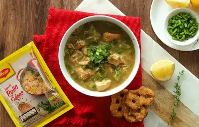 Sopa de Pollo y Vainitas