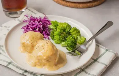 Albondigas De Yuca En Salsa De Queso