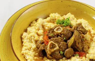 Chivo Guisado con Chenchen Chivo Guisado con Chenchen
