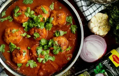 Albóndigas de pollo con curry y cilantro Albóndigas de pollo con curry y cilantro