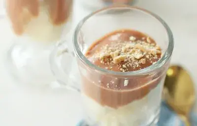 HELADO DE VAINILLA REVESTIDO DE HABICHUELAS CON DULCE HELADO DE VAINILLA REVESTIDO DE HABICHUELAS CON DULCE