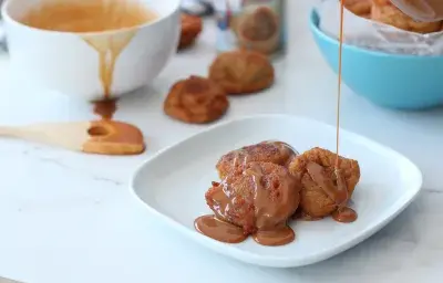 Buñuelos de Plátanos en Isla de Dulce de Leche