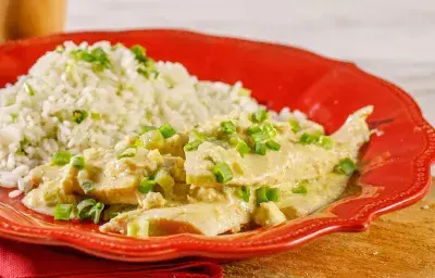 PESCADO CON ADEREZO CREMOSOS DE COCO PESCADO CON ADEREZO CREMOSOS DE COCO