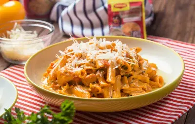 PASTA CON POLLO Y VEGETALES
