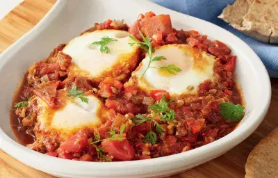 HUEVOS RANCHEROS AL ESTILO ISRAELITA HUEVOS RANCHEROS AL ESTILO ISRAELITA