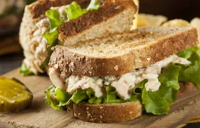 Sándwich de Atún y Vegetales