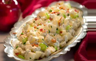 Ensalada de Papas en salsa de Manzana y tocineta Ensalada de Papas en salsa de Manzana y tocineta