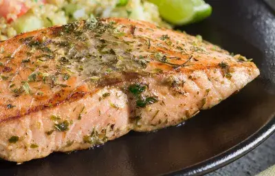 Salmón Sellado Naturisimo Limón y Mantequilla Dorada