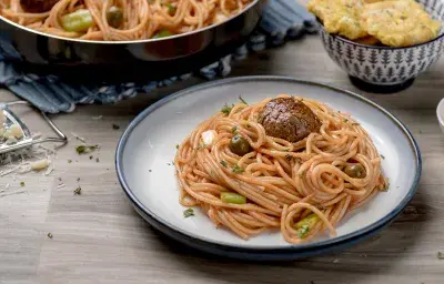 Espaguetis con Albóndigas Espaguetis con Albóndigas