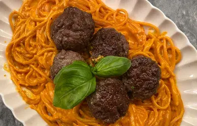Spaghetti con albóndigas