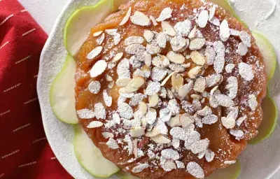 PASTEL DE PERA CON CARAMELO DE MANZANA PASTEL DE PERA CON CARAMELO DE MANZANA