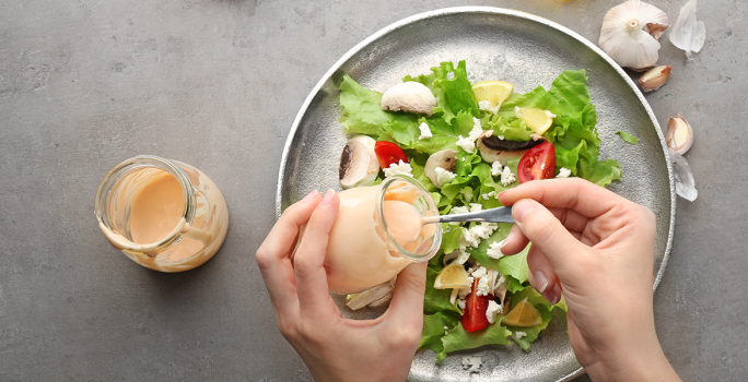 Ensalada con Aderezo de Yogurt y Pimiento Rojo