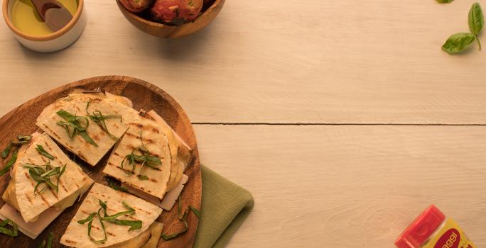 Quesadilla de Berenjena con Crema de Tomates