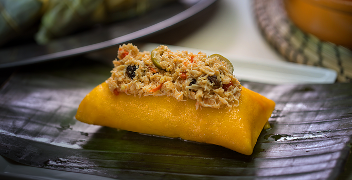 Pasteles en Hojas de Yuca Rellenos de Pollo