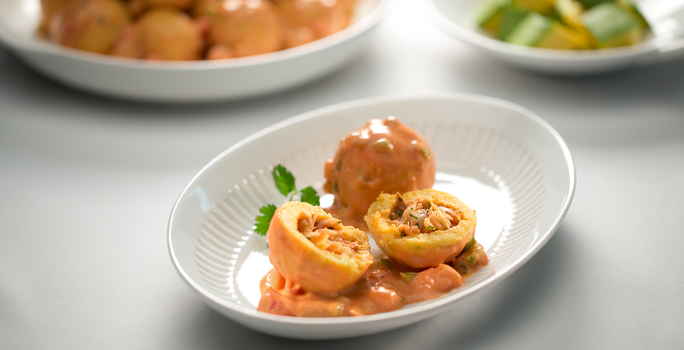 Perlas de Maíz Rellenas de Bacalao en Salsa de Coco