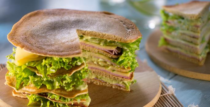 TORTA DE CREPES CON CREMA DE AGUACATE