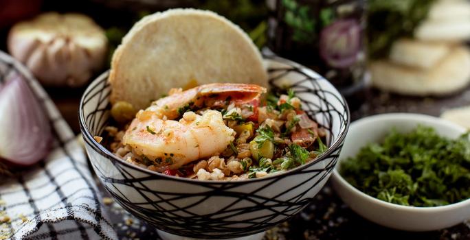 Ensalada de trigo con camarones