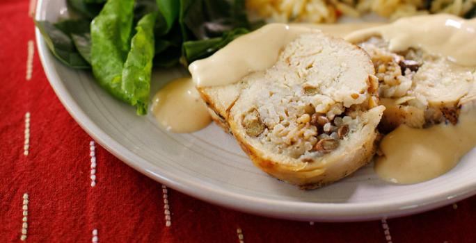 PECHUGA DE POLLO RELLENA DE MORO DE GUANDULES