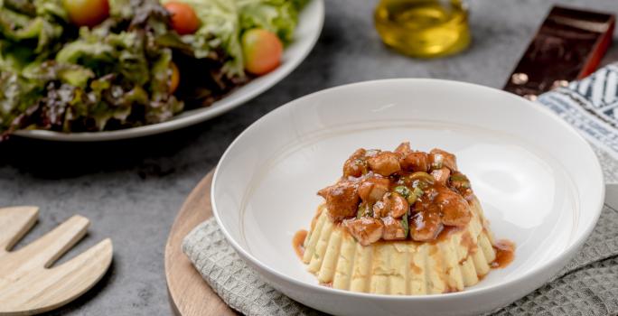 PASTEL DE MAÍZ CON TOPE DE POLLO