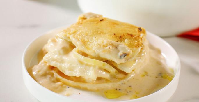 PAPAS Y CEBOLLAS HORNEADAS AL QUESO