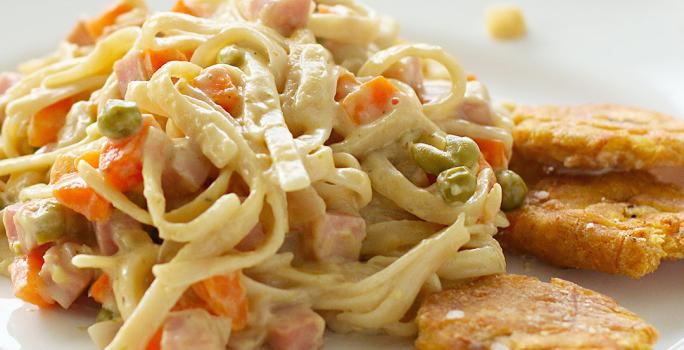 Pasta con Crema y Vegetales
