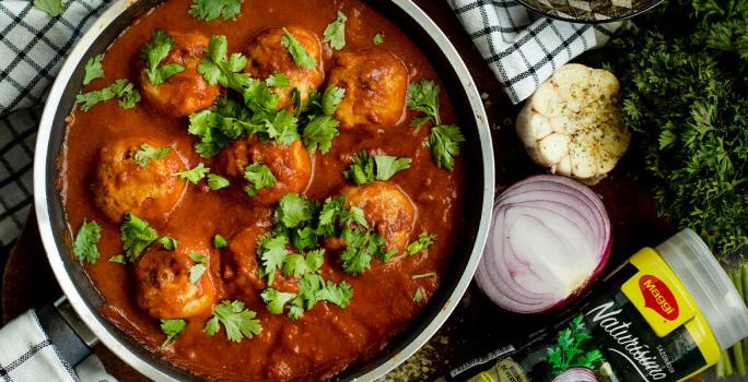 Albóndigas de pollo con curry y cilantro