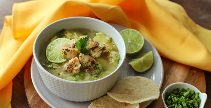 SOPA DE POLLO Y FIDEO CON PESCADO