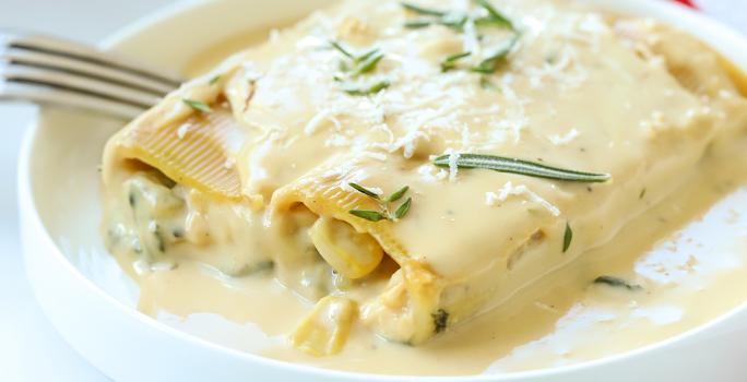 Canelones Rellenos De Maíz Y Espinacas En Salsa Bechamel