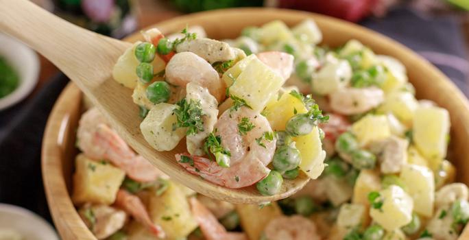 ENSALADA DE POLLO Y CAMARONES CON PAPA