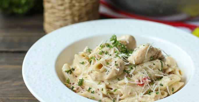 Pasta con Pollo, Tocineta y Mostaza