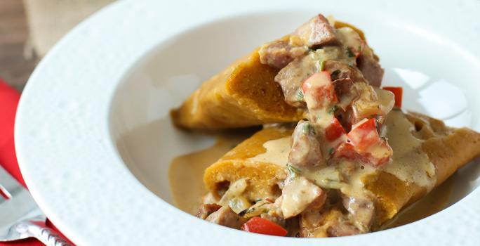 Pasteles en Hoja con Tope de Salchicha Guisada