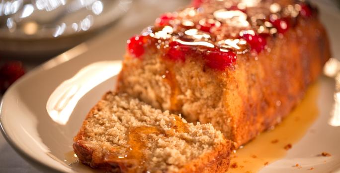 PASTEL DE GUINEO CON GLASEADO DE RON Y NUECES