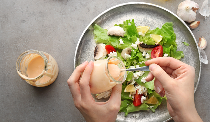 Ensalada con Aderezo de Yogurt y Pimiento Rojo