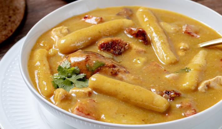 SANCOCHO CON BOLLOS DE HARINA MAÍZ