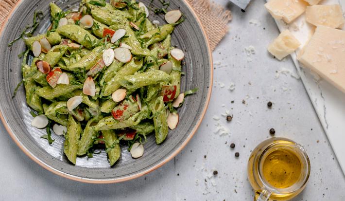 Pasta con Pesto de Rúcula y Tomates