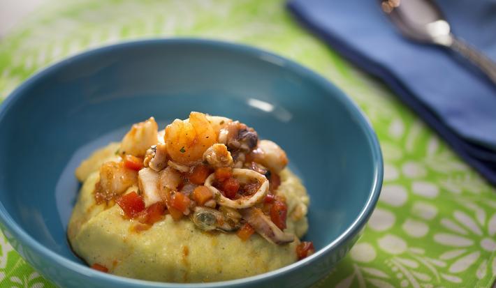 PASTEL DE MAÍZ CON TOPE DE MARISCOS