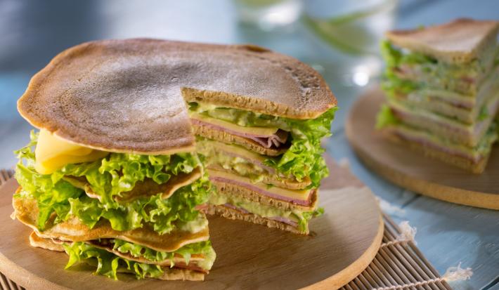 TORTA DE CREPES CON CREMA DE AGUACATE