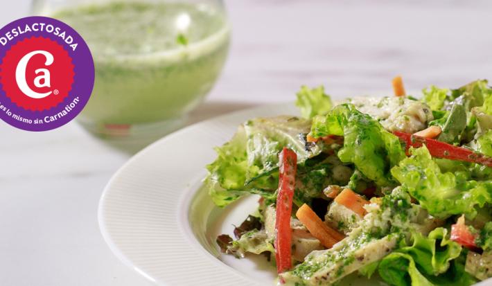 Ensalada Fresca con Salsa de Cilantro