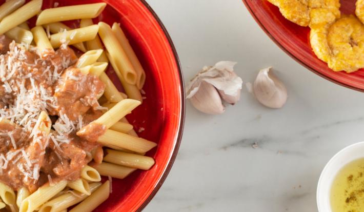 PASTA  ROJA CON CARNATION