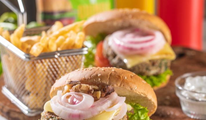 HAMBURGUESA CLÁSICA DE QUINOA VEGGIE MAGGI CON ESPINA Y NUECES