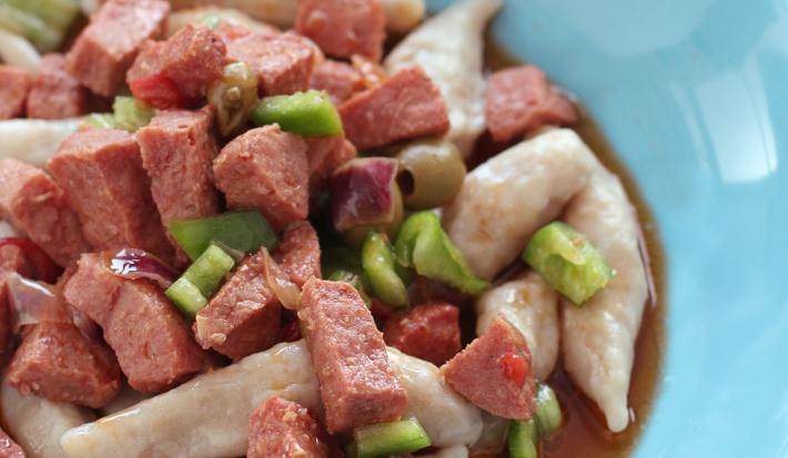 Domplin con Salami Guisado