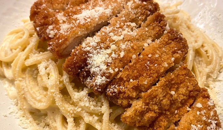 Espagueti al limón con milanesa de pollo Espagueti al limón con milanesa de pollo