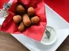 Croquetas de Pollo, Yuca y Chorizo con Mermelada de Cebolla